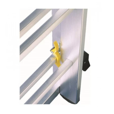 Espacement entre les échelons 30 cm. Espacement entre les échelons 30 cm.