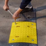 Ralentisseur routier pour voies privées Ralentisseur routier pour voies privées