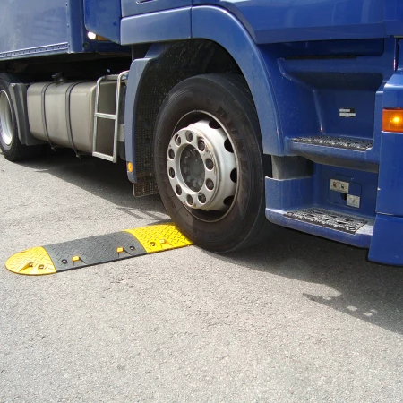 Ralentisseur routier pour voies privées Ralentisseur routier pour voies privées