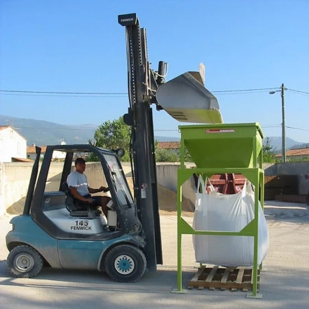 Trémie de remplissage BIG BAG. Chargement Trémie de remplissage BIG BAG. Chargement