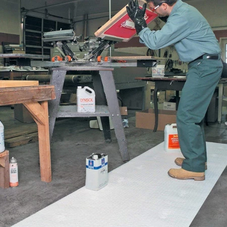Dimensions : 76 cm x 46 m. Capacité d’absorption 76,2 l/Sac. 1 rouleau / sac. Les propriétés hydrofuges optimisent l’efficacité du tapis Dimensions : 76 cm x 46 m. Capacité d’absorption 76,2 l/Sac. 1 rouleau / sac. Les propriétés hydrofuges optimisent l’efficacité du tapis