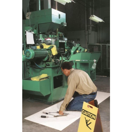 Hautement efficace — les propriétés hydrofuges optimisent l’efficacité du tapis lorsque l’on a besoin de n’absorber que de l’huile. Qualité PIG®. Hautement efficace — les propriétés hydrofuges optimisent l’efficacité du tapis lorsque l’on a besoin de n’absorber que de l’huile. Qualité PIG®.