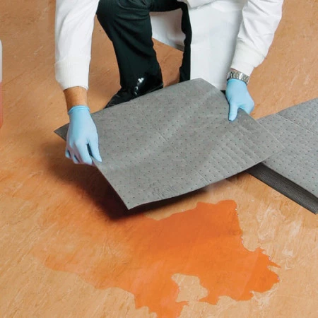 Le poinçonnage accélère l’absorption du liquide à travers tout le tapis, de sorte que les déversements disparaissent rapidement Le poinçonnage accélère l’absorption du liquide à travers tout le tapis, de sorte que les déversements disparaissent rapidement