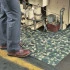 Le motif exclusif d’alvéoles accélère le transfert du liquide à travers le tapis pour un nettoyage plus rapide et plus facile. Le motif exclusif d’alvéoles accélère le transfert du liquide à travers le tapis pour un nettoyage plus rapide et plus facile.