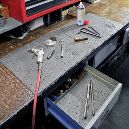 Absorption — le concept exclusif à poinçonnage accélère l’absorption du liquide à travers tout le tapis, de sorte que les déversements disparaissent rapidement Absorption — le concept exclusif à poinçonnage accélère l’absorption du liquide à travers tout le tapis, de sorte que les déversements disparaissent rapidement