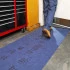 Huit couches de fibres fines de polypropylène absorbent les fuites, les gouttes et les éclaboussures d'huiles, de liquides de refroidissement, de solvants et d'eau Huit couches de fibres fines de polypropylène absorbent les fuites, les gouttes et les éclaboussures d'huiles, de liquides de refroidissement, de solvants et d'eau