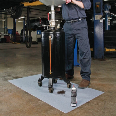 Absorbe le liquide uniformément. Capacité d'absorption de 77.7 à 155.4 litres par rouleau Absorbe le liquide uniformément. Capacité d'absorption de 77.7 à 155.4 litres par rouleau