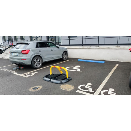 Arceau de parking haute visibilité avec socle en caoutchouc Arceau de parking haute visibilité avec socle en caoutchouc