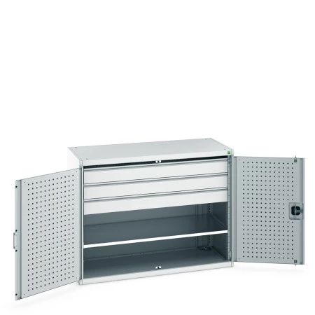 40022085 - Armoire CUBIO SMF-13610 - Avec Portes Perfo, 1 Tablette, 3 Tiroirs - LxPxH 1300x650x1000mm - Gris Clair RAL 7035 40022085 - Armoire CUBIO SMF-13610 - Avec Portes Perfo, 1 Tablette, 3 Tiroirs - LxPxH 1300x650x1000mm - Gris Clair RAL 7035