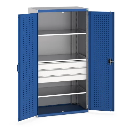 40021109 - Armoire CUBIO SMF-10620-110 - Portes Perfo, 3 Tiroirs, 3 Tablettes - LxPxH 1050x650x2000mm - Bleu Gentiane RAL 5010 40021109 - Armoire CUBIO SMF-10620-110 - Portes Perfo, 3 Tiroirs, 3 Tablettes - LxPxH 1050x650x2000mm - Bleu Gentiane RAL 5010
