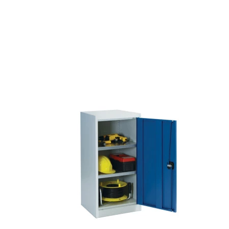 Armoire d'atelier monobloc de construction robuste. Portes renforcées, indégondables en position fermée et ouverte. Tablettes amovibles réglables en hauteur au pas de 20 mm. Peinture poudre époxy/polyester après dégraissage et phosphatation. Armoire d'atelier monobloc de construction robuste. Portes renforcées, indégondables en position fermée et ouverte. Tablettes amovibles réglables en hauteur au pas de 20 mm. Peinture poudre époxy/polyester après dégraissage et phosphatation.