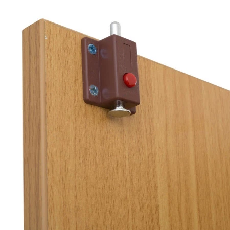 Armoire haute en bois à portes battantes Armoire haute en bois à portes battantes