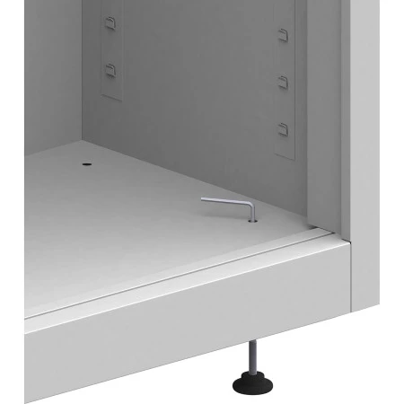 Armoire métallique à portes coulissantes avec insert bois. Possède un système de mise à niveau selon le dénivelé du sol. Peinture époxy cuite au four. Armoire métallique à portes coulissantes avec insert bois. Possède un système de mise à niveau selon le dénivelé du sol. Peinture époxy cuite au four.
