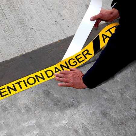 Bande antidérapante « ATTENTION DANGER »