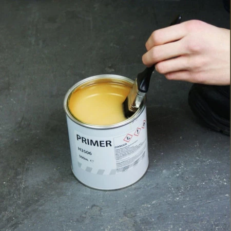 Primaire d'accroche pour surfaces poreuses Primaire d'accroche pour surfaces poreuses