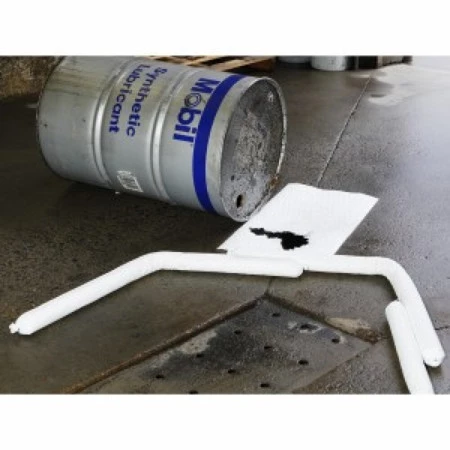 Idéal pour encercler les liquides déversés ou épouser le contour des machines qui fuient. Rempli à 100% de polypropylène recyclé post-industriel. Idéal pour encercler les liquides déversés ou épouser le contour des machines qui fuient. Rempli à 100% de polypropylène recyclé post-industriel.
