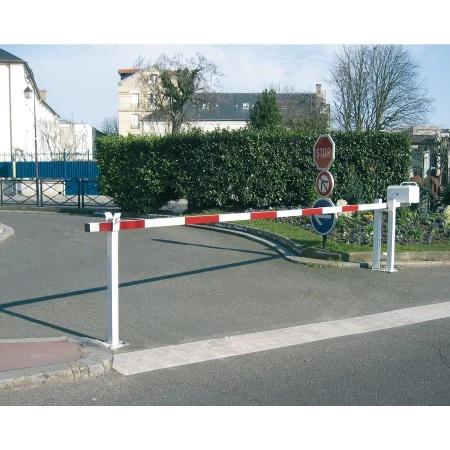 Barrière levante lisse universelle