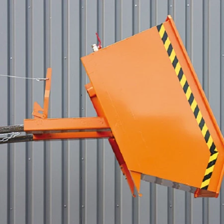 Benne à copeaux équipée d'une gille de filtration. Accessoire pour chariots élévateurs Benne à copeaux équipée d'une gille de filtration. Accessoire pour chariots élévateurs