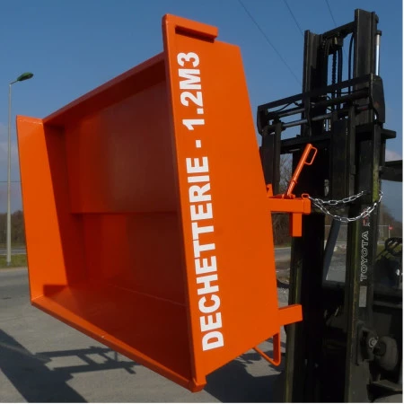 Benne basculante spécial déchetterie. Volume 1250 litres Benne basculante spécial déchetterie. Volume 1250 litres