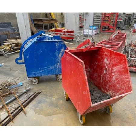 Benne à déchets passe porte. Matériel de chantiers Benne à déchets passe porte. Matériel de chantiers