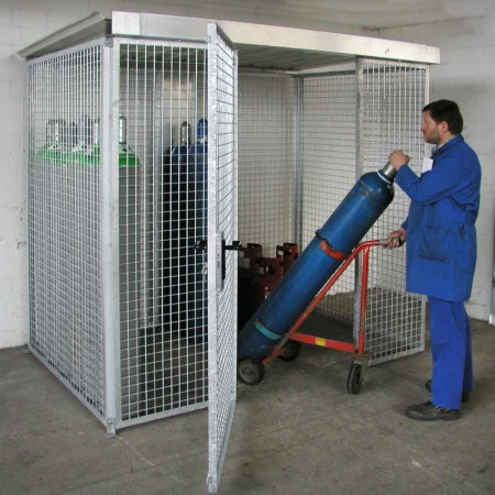 Box pour bouteilles de gaz - Avec porte battante verrouillable Box pour bouteilles de gaz - Avec porte battante verrouillable