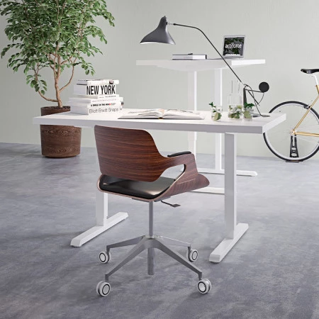 Bureau électrique avec piètement réglable en hauteur et en largeur Bureau électrique avec piètement réglable en hauteur et en largeur