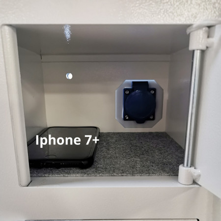 Armoire sécurisée avec prise électrique 220V dans chaque casier Armoire sécurisée avec prise électrique 220V dans chaque casier