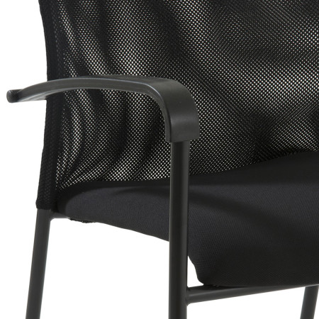 Chaise empilable avec accoudoirs fixes Chaise empilable avec accoudoirs fixes