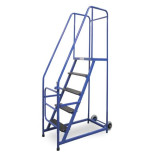 Plateforme de magasinage avec portillon, 2 marches, hauteur de travail 2,3m. Plateforme de magasinage avec portillon, 2 marches, hauteur de travail 2,3m.