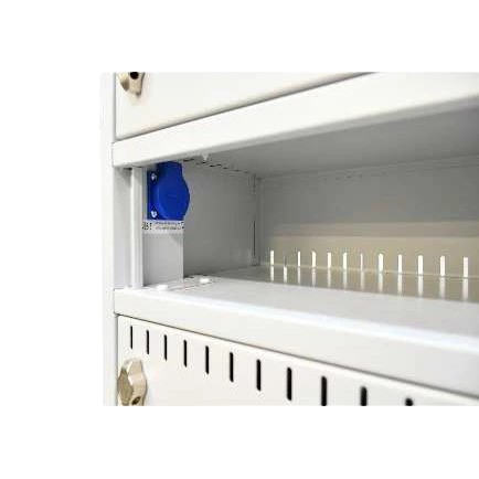 intérieur d'un casier de charge pour batterie vélo