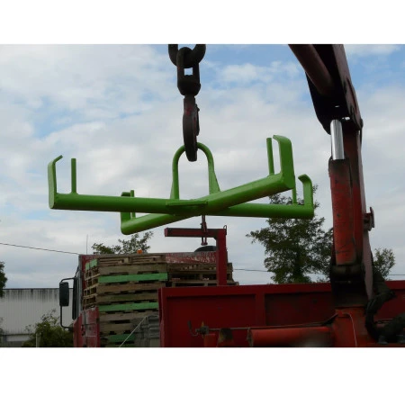 Palonnier en croix pour prise grue Palonnier en croix pour prise grue