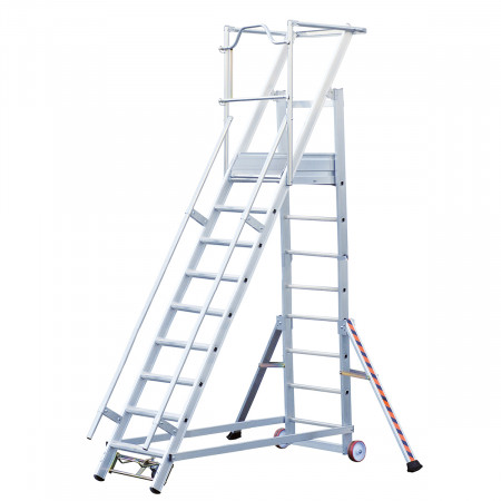 Plateforme de travail stable, TUBESCA COMABI, 8 marches, hauteur de travail maximale de 3,75 m. Plateforme de travail stable, TUBESCA COMABI, 8 marches, hauteur de travail maximale de 3,75 m.