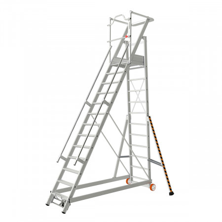 Escalier de mise en rayon ergonomique pour les professionnels, 12 marches, hauteur maximale de 4,62 m. Escalier de mise en rayon ergonomique pour les professionnels, 12 marches, hauteur maximale de 4,62 m.