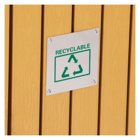 Équipée de compartiments verrouillables séparément et conçue pour une fixation au sol Équipée de compartiments verrouillables séparément et conçue pour une fixation au sol