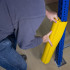 Etape 3 du montage des protections flexibles d'échelles de rayonnage Etape 3 du montage des protections flexibles d'échelles de rayonnage