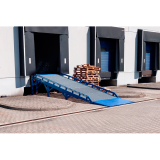 Rampe de chargement pour quai d'entrepôt, capacité de charge de 6 à 10 tonnes et longueur de 6 à 12 m en fonction du modèle Rampe de chargement pour quai d'entrepôt, capacité de charge de 6 à 10 tonnes et longueur de 6 à 12 m en fonction du modèle