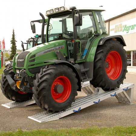 Rampes d'exposition pour tracteur agricole - Charge max 50 tonnes