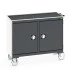 41006003 - Desserte de Maintenance CUBIO 4 Rebords - 2 Compartiments a Porte - LxPxH: 1050x525x885mm - Gris Anthracite RAL 7016 41006003 - Desserte de Maintenance CUBIO 4 Rebords - 2 Compartiments a Porte - LxPxH: 1050x525x885mm - Gris Anthracite RAL 7016