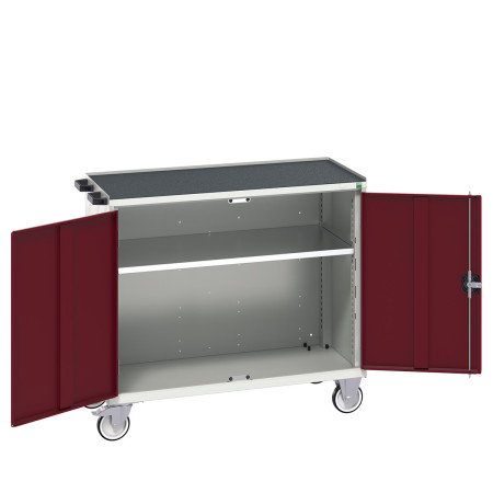 16927064 - VERSO Desserte Maintenance - Avec 1 tablette, portes et dessus 3 rebords - LxPxH: 1050x550x965mm - Rouge Pourpre RAL 3004 16927064 - VERSO Desserte Maintenance - Avec 1 tablette, portes et dessus 3 rebords - LxPxH: 1050x550x965mm - Rouge Pourpre RAL 3004