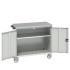 16927062 - VERSO Desserte Maintenance - Avec 1 tablette, portes et dessus lino - LxPxH: 1050x550x980mm - Gris Clair RAL 7035 16927062 - VERSO Desserte Maintenance - Avec 1 tablette, portes et dessus lino - LxPxH: 1050x550x980mm - Gris Clair RAL 7035