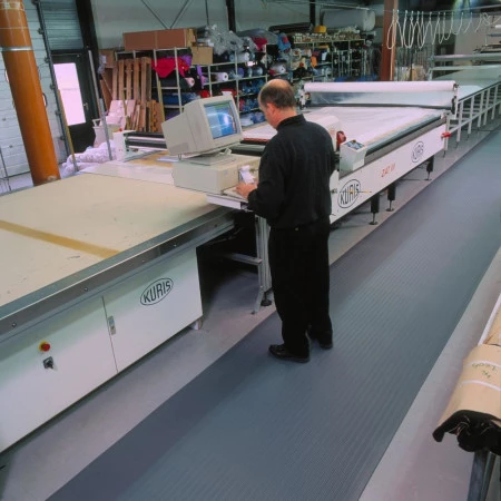 Tapis antifatigue à surface striée Tapis antifatigue à surface striée