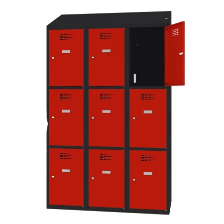 Malow Msus 433 elec. Perforation d'aération en partie haute pour la circulation de l'air.
La fermeture moraillon porte cadenas ou serrure (2 clefs fournies) est comprise pour l'achat du vestiaire (de 1 à 4 colonnes). Malow Msus 433 elec. Perforation d'aération en partie haute pour la circulation de l'air.
La fermeture moraillon porte cadenas ou serrure (2 clefs fournies) est comprise pour l'achat du vestiaire (de 1 à 4 colonnes).